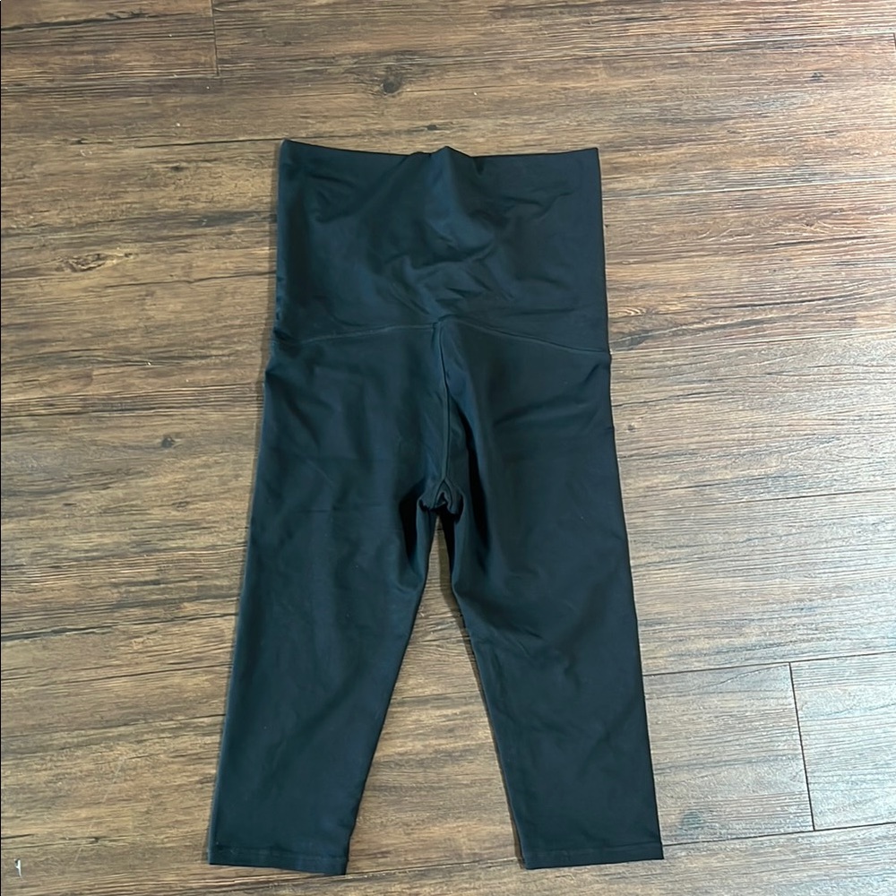 Kindred Bravely Black Capri Leggings